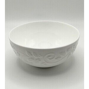 Vintage Mikasa Holly Wreath White Bone China Fruit Dessert Bowl 11631072 Used